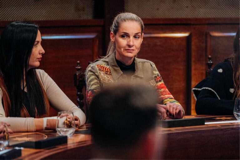 Zákulisní pohledy ze show Zrádci. „Je to psychopatka nebo skvělá herečka, chudák Daniela,“ míní Tereza