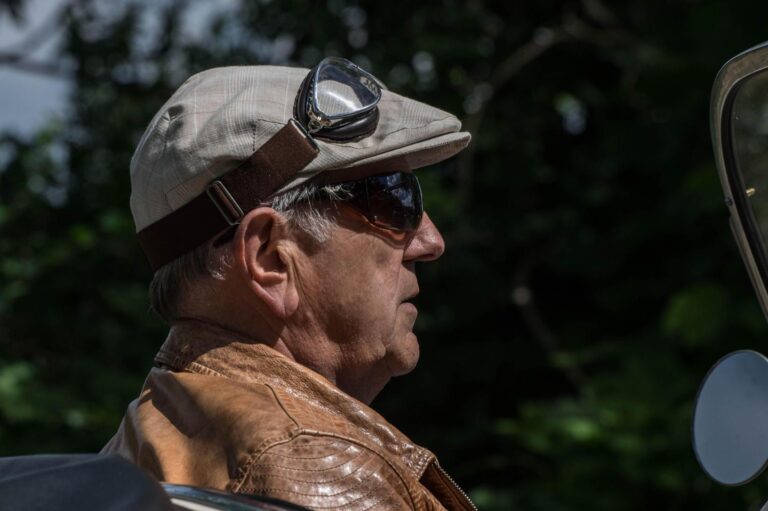 Starší řidiči si oddychnou. Povinné prohlídky se posouvají o pět let