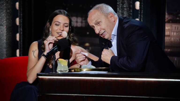 Show Jana Krause: Regina Rázlová s vnučkou, Martin Písařík a autorka šeptajících podcastů