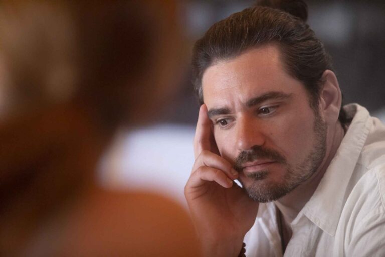 Minisérie Guru startuje na Nově. Skutečný guru Jára je dnes na svobodě a vydělává miliony