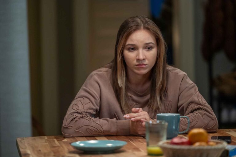 Ulice v pátek: Adriana pod drobnohledem, hádka mezi mladými a boj o Agátu