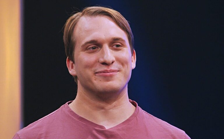 Naked Attraction: Matěj míří na své první nahé rande. V boxech jej nebudou čekat jen ženy