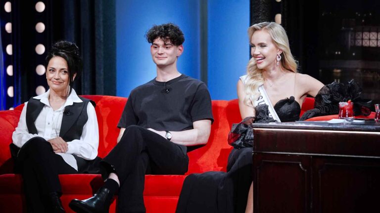 Show Jana Krause: Lucie Bílá slaví, Josef Trojan o tréninku bruslení i jazyka a Miss s dcerkou míří na světové finále