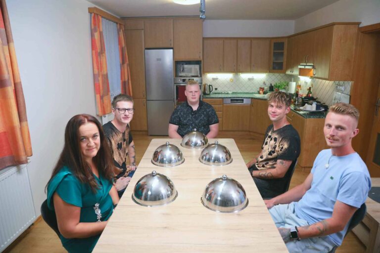 Prostřeno příští týden: Taktika, flirtování a hned dvě opakované účasti