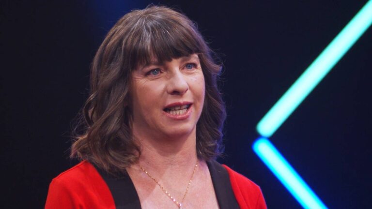 Naked Attraction: Alena (50) chce nahoře i dole oholeného muže, ale s chlupatou hrudí. A na velikosti podle ní záleží