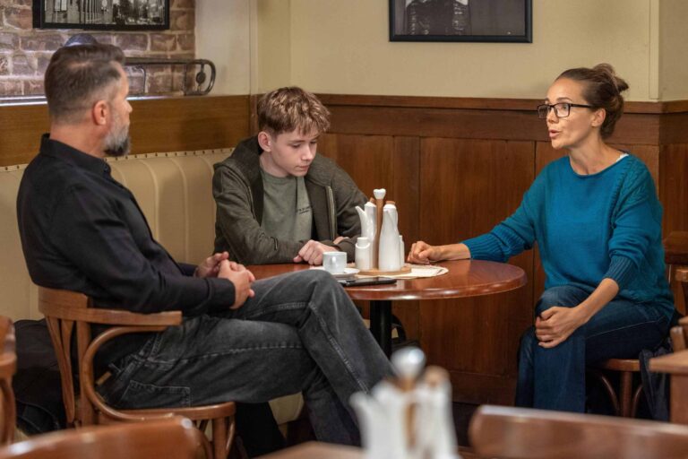 Ulice: Hádka online, Michal chce získat Žofii zpět a ples, na který se nezapomene