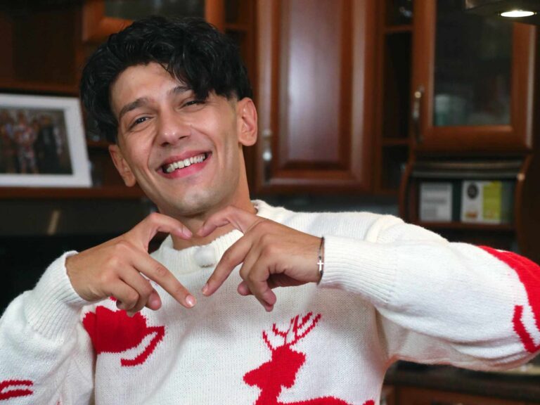 Čokoládová bublanina s ovocem podle Jana Bendiga, který míří do Prostřeno