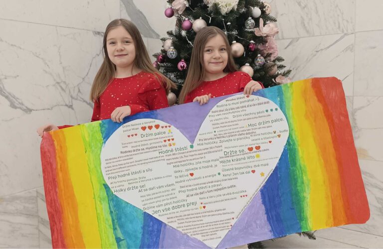 Místo dárků pod stormeček shání peníze pro nemocné děti. Šibeniční termín a bolestivá operace