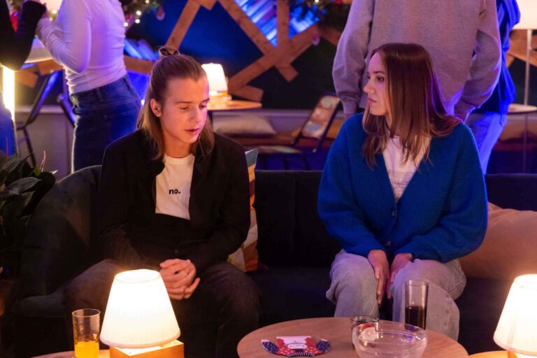 Tento týden v seriálu Ulice: Zmizení, rozchod i tajemný příchozí, který může všechno změnit