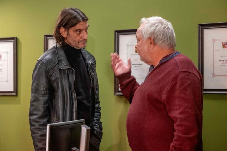 Příští týden v seriálu Ulice: Nový vlivný muž, zmizení Rosti, Kolda přestřelí a Adriana dává Prokopovi stopku