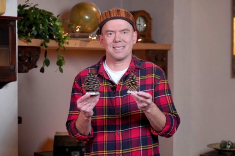 Předvánoční hobby pořady: Ozdoby ze škrobu i pilin, vosí koule podle Ládi Hrušky, balení dárků i příprava stromů na zimu