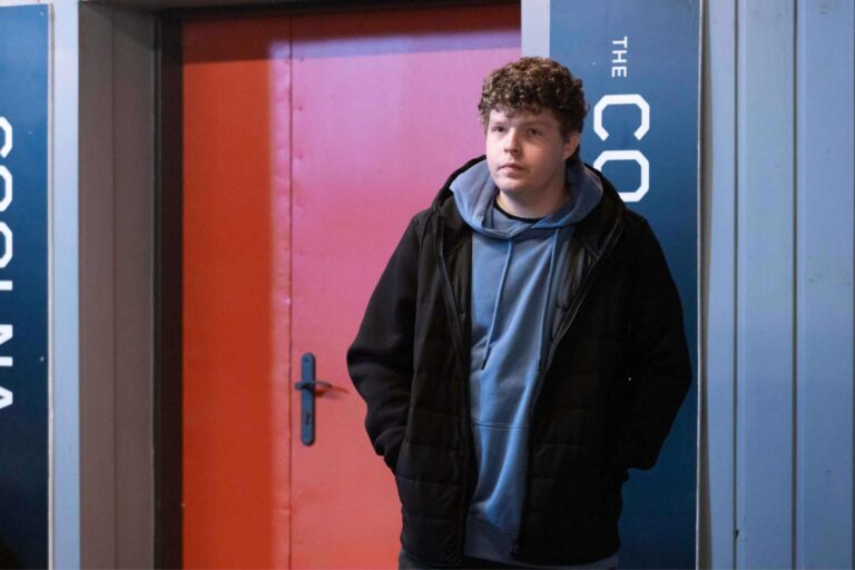 Ulice v pátek: Nečekané zastání, výslech, vytočená Bára a Lukášův nevhodný zásah