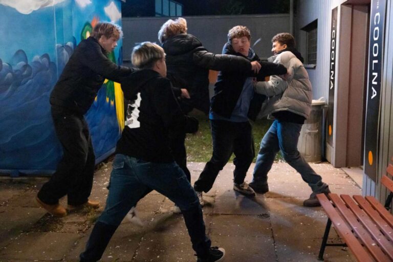 Příští týden v seriálu Ulice: Vztahový chaos, ostrá bitka, válka o dítě i nový padouch