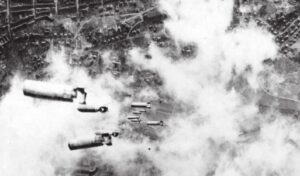 Kvůli selhání navigace zemřelo 14. února 1945 701 obyvatel Prahy, FOTO: USAAF (US Air Force Photo 56330 AC), Public domain, via Wikimedia Commons