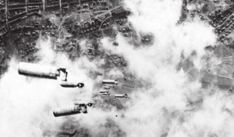 81 let od fatálního omylu amerických pilotů, který zničil během dvou minut centrum Prahy