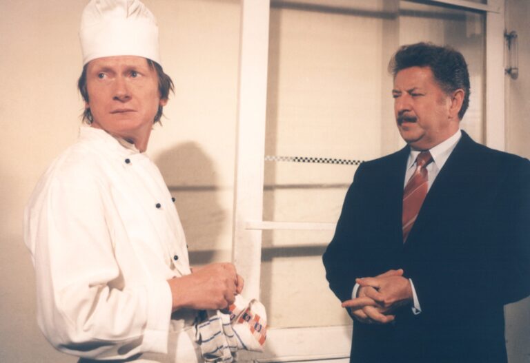 Rozpaky kuchaře Svatopluka: Podvod na diváky, Josef Abrhám roli ze strachu odmítl a Dvořák neuměl vařit