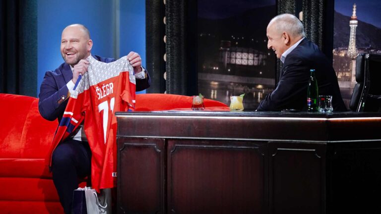 Show Jana Krause: Co se děje v olympijské vesnici během svátku sportu, varování pro nevěsty a alkoholismus v Česku