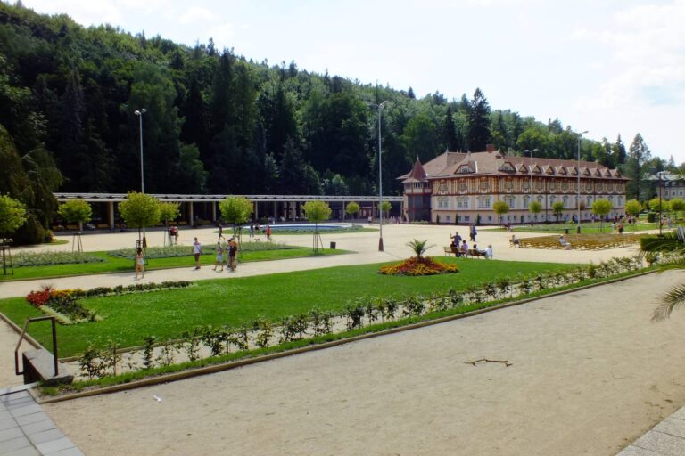 Mnoho pacientů zbytečně platí za lázně ze svého. Nárok na bezplatnou péči vzniká u desítek běžných potíží