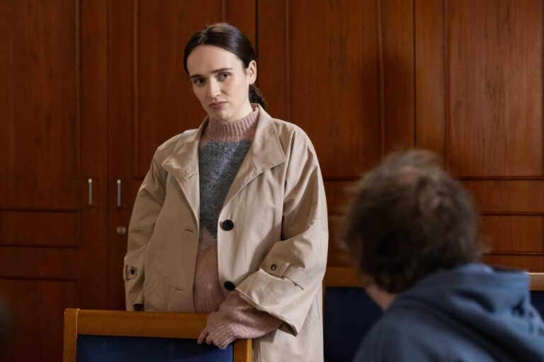 Příští týden v seriálu Ulice: Podvod ve škole, až příliš akční Jiřina, Helenino pátrání po pravdě a naštvaný Erik