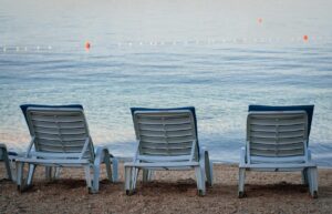 Lehátka a ručníky na plážích budí emoce, FOTO: Pixabay.com